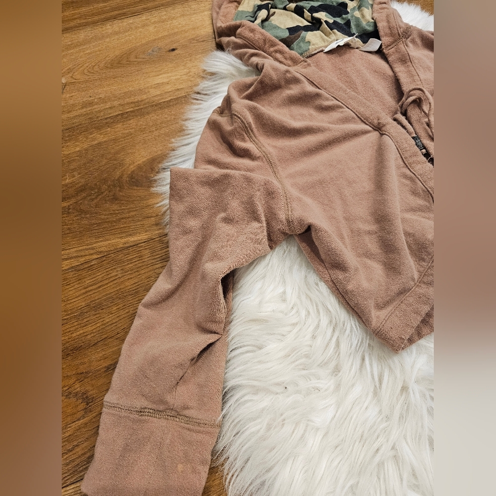 Vintage Brown Hooded Jacket and Green Tie-Front Top - Picture 12 of 14
